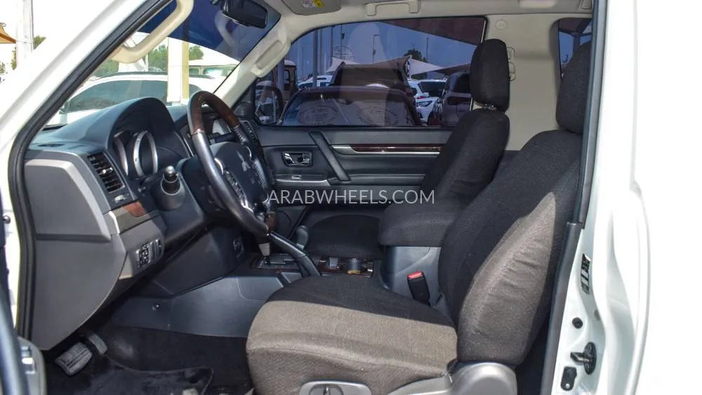 ميتسوبيشي باجيرو 2018 for Sale in الشارقة Image-9