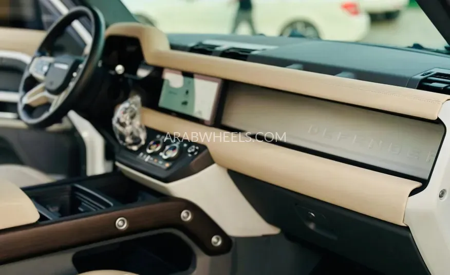 لاند روفر ديفندر 2023 for Sale in الشارقة Image-12