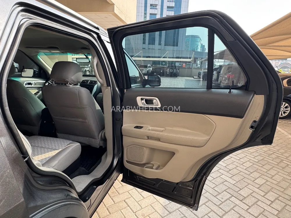 Ford Explorer 2015 for Sale in Dubai Image-7