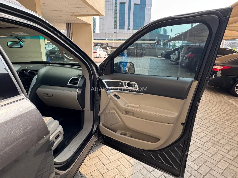 Ford Explorer 2015 for Sale in Dubai Image-3