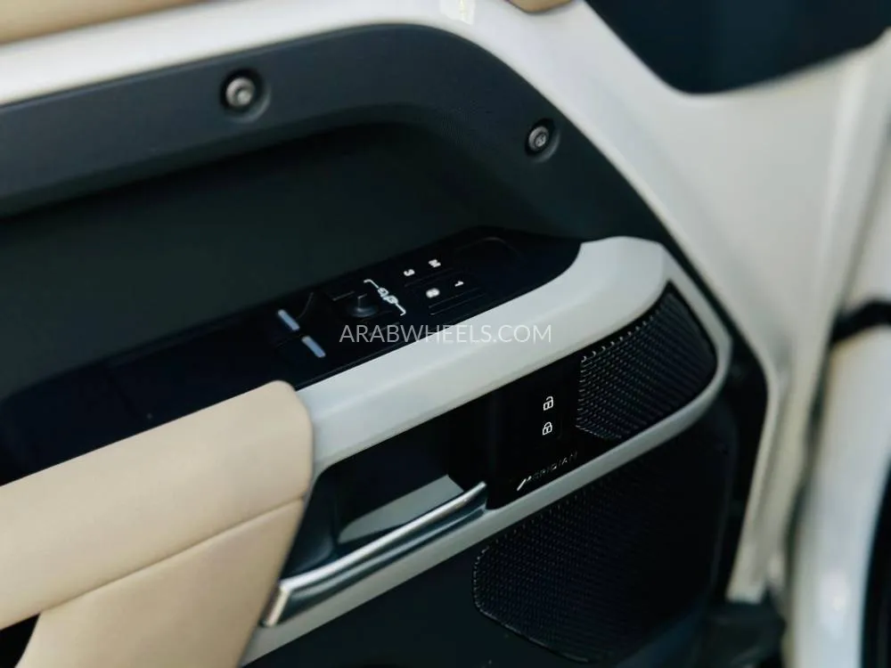 Land Rover Defender 2023 for Sale in Sharjah Image-11