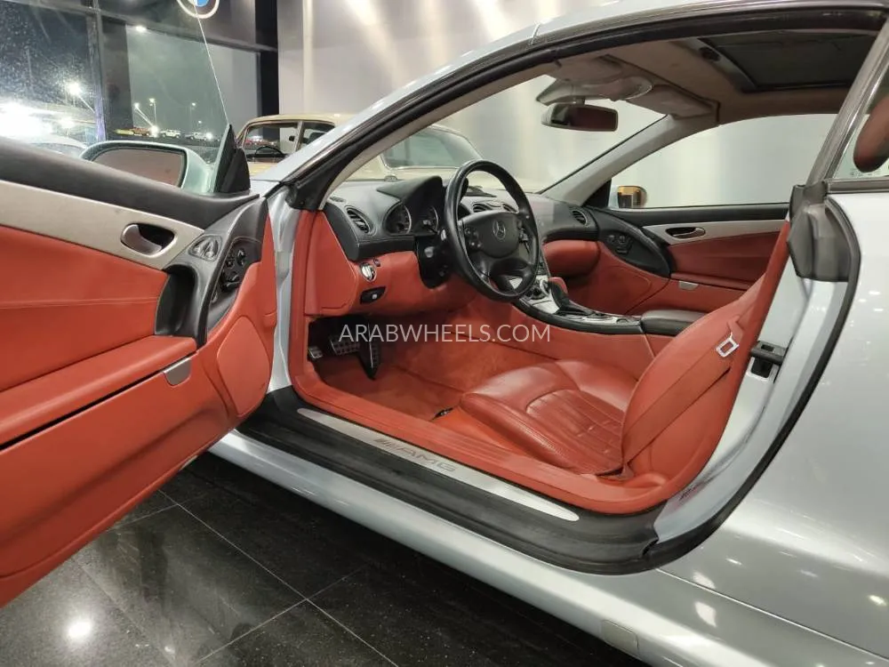 Mercedes Benz SL Class 2005 for Sale in Dubai Image-10
