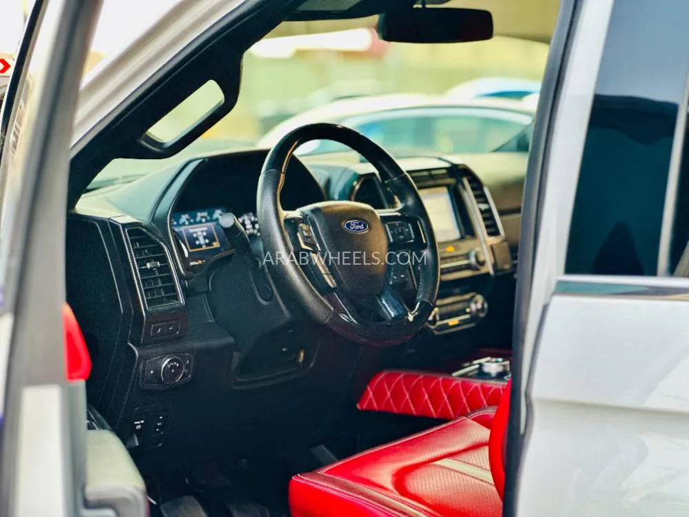 Ford Expedition 2018 for Sale in Sharjah Image-10