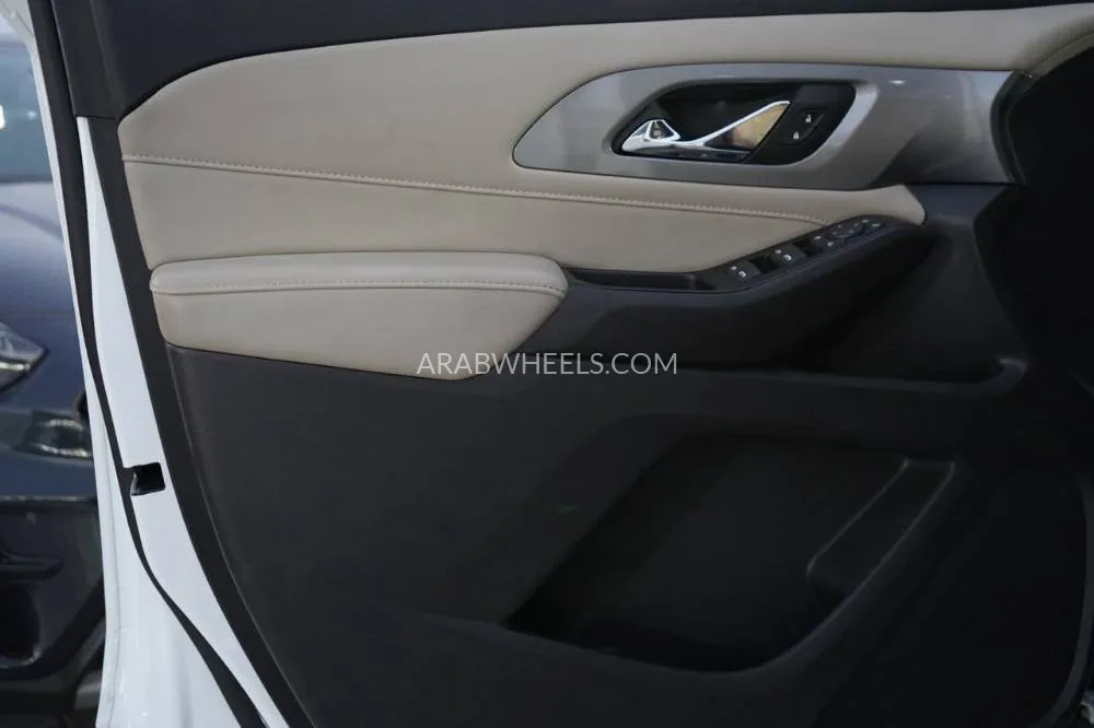 Chevrolet Traverse 2023 for Sale in Ajman Image-9