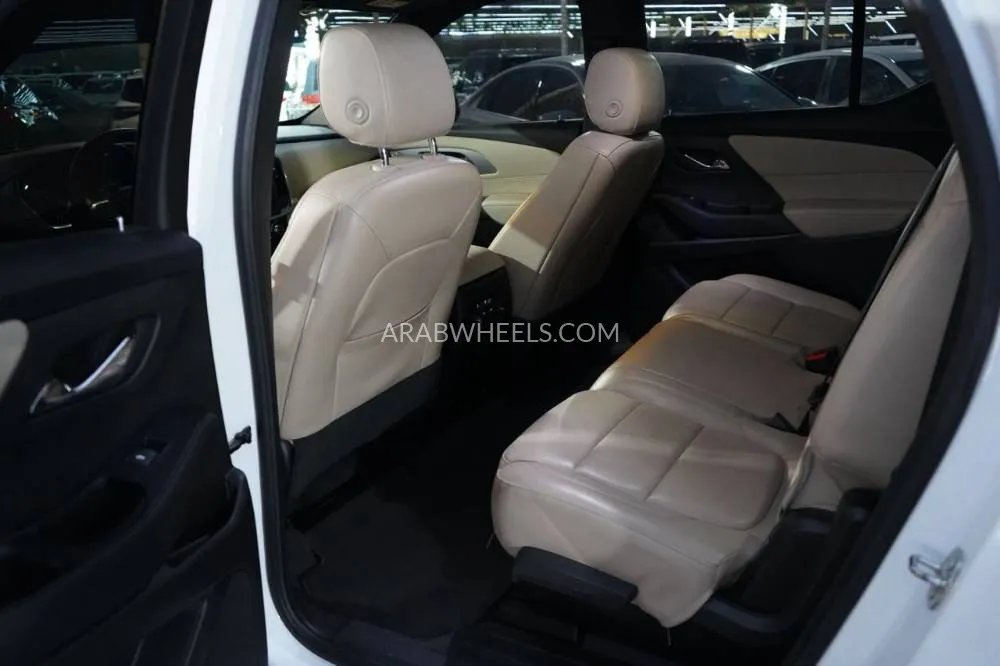 Chevrolet Traverse 2023 for Sale in Ajman Image-18