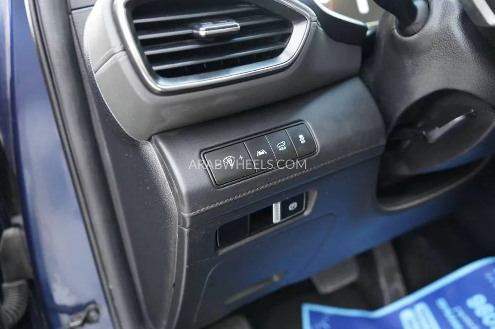 Hyundai Santa Fe 2023 for Sale in Ajman Image-10