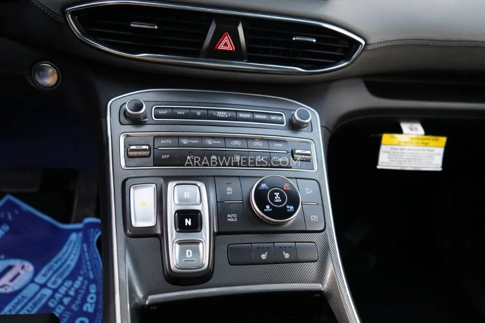 Hyundai Santa Fe 2023 for Sale in Ajman Image-16