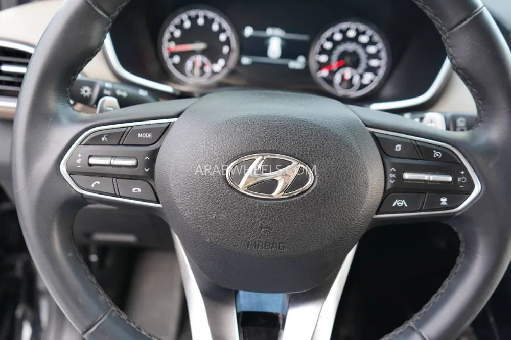 Hyundai Santa Fe 2023 for Sale in Ajman Image-9