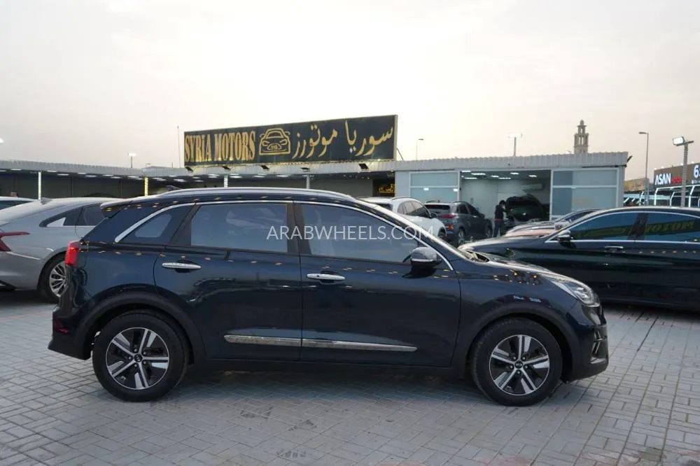 Kia Niro 2020 for Sale in Ajman Image-3