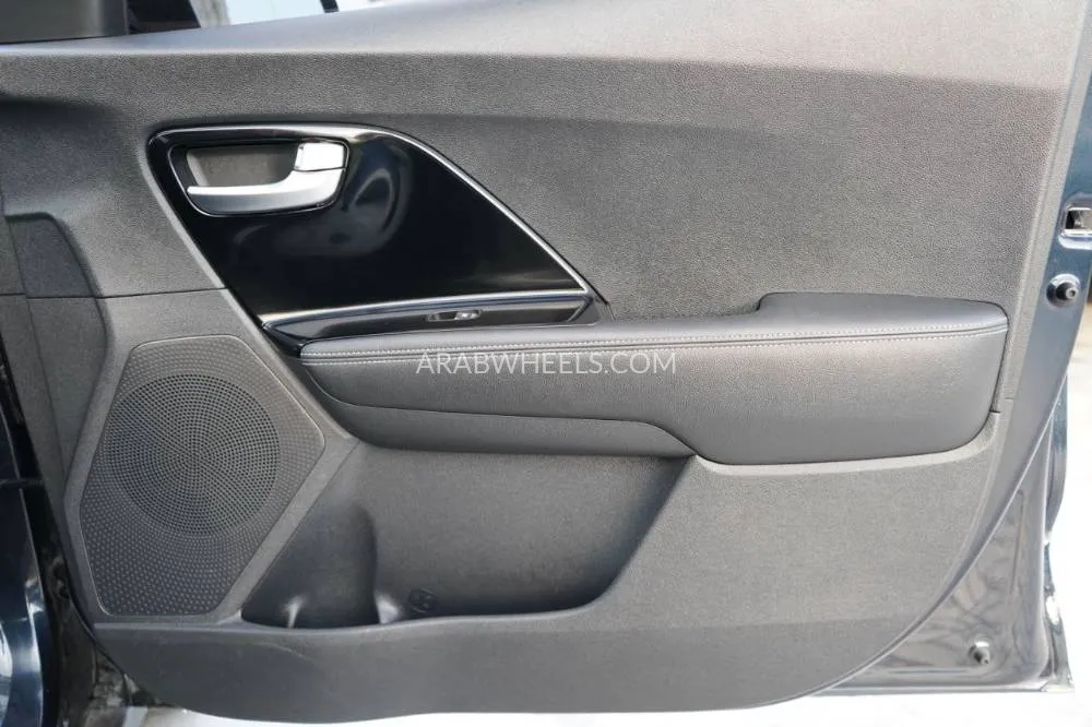 Kia Niro 2020 for Sale in Ajman Image-16