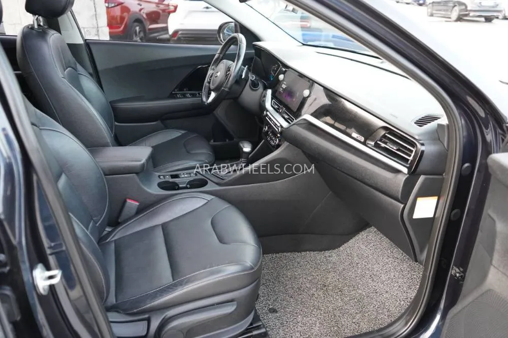 Kia Niro 2020 for Sale in Ajman Image-18
