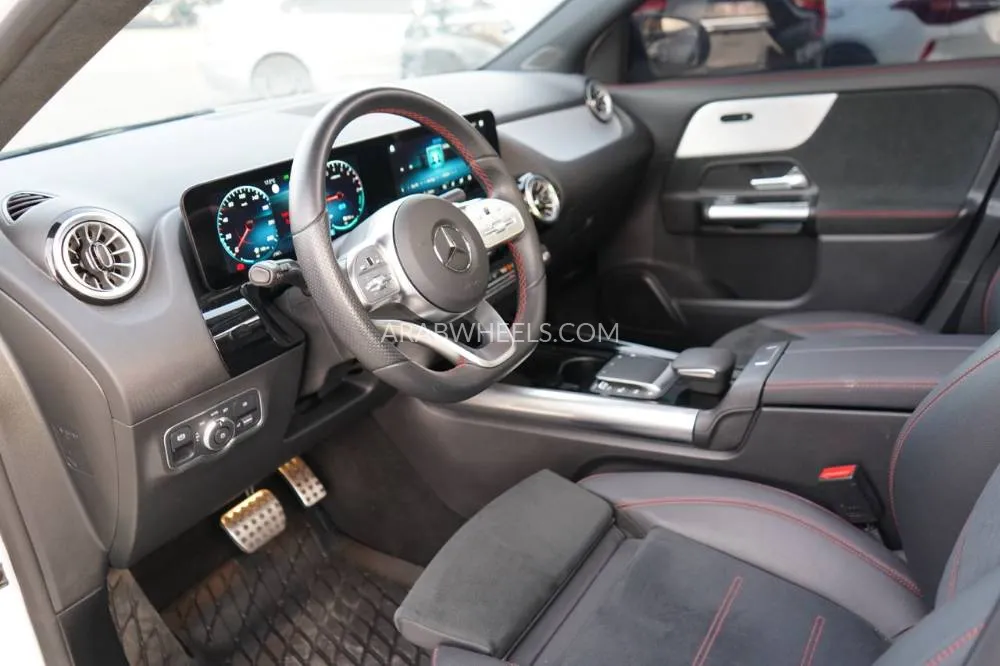 مرسيدس بنز GLA 2023 for Sale in عجمان Image-12