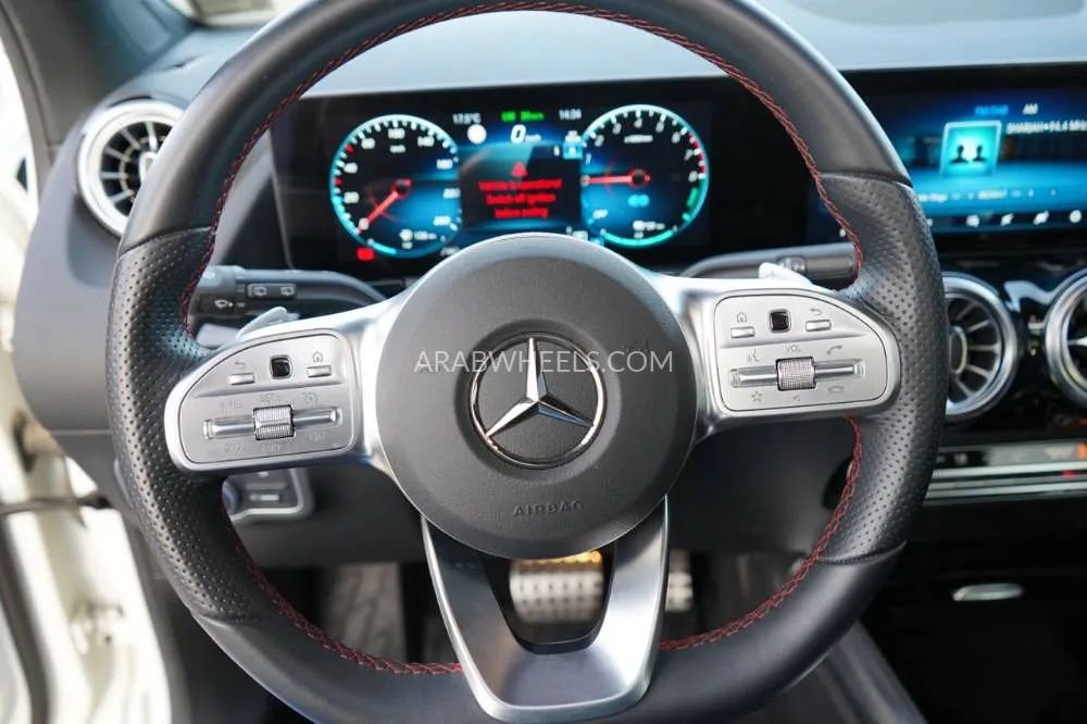 مرسيدس بنز GLA 2023 for Sale in عجمان Image-13