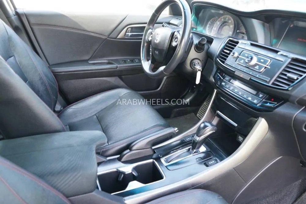 هوندا أكورد 2017 for Sale in عجمان Image-15