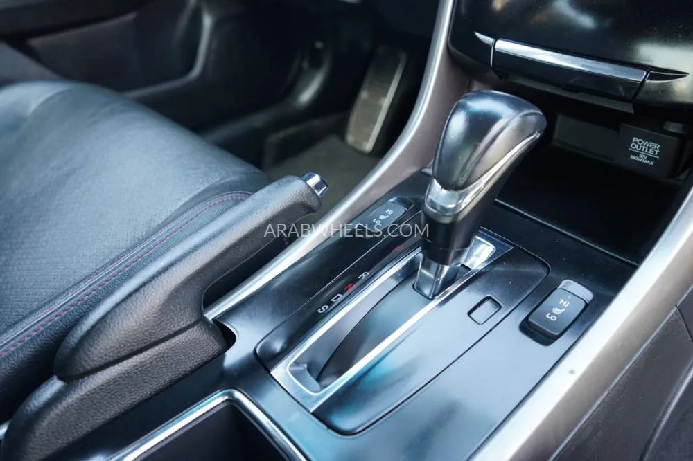 هوندا أكورد 2017 for Sale in عجمان Image-17
