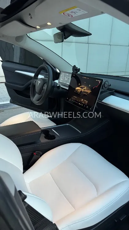 Tesla Model 3 2023 for Sale in Ajman Image-10