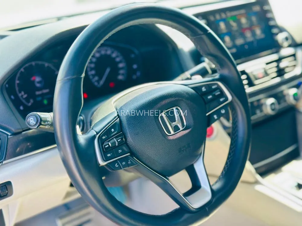 Honda Accord 2018 for Sale in Sharjah Image-11