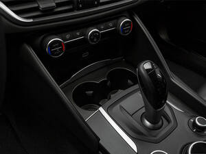 الفا روميو جوليا الداخلية 