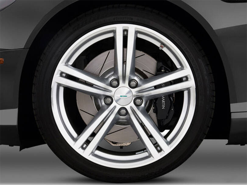 أستون مارتن DB9 الخارجية 