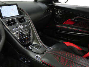 أستون مارتن DBS الداخلية 