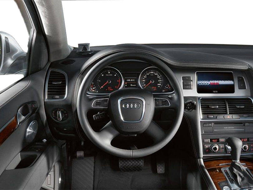 Audi Q7 1st (4L) Generation Pictures: Explore 7 Images of Interior and Exterior Image-6