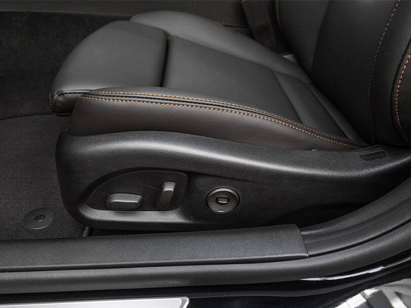 كاديلاك CT4 2026 صور، واستكشاف 17 صور داخلية وخارجية Image-10