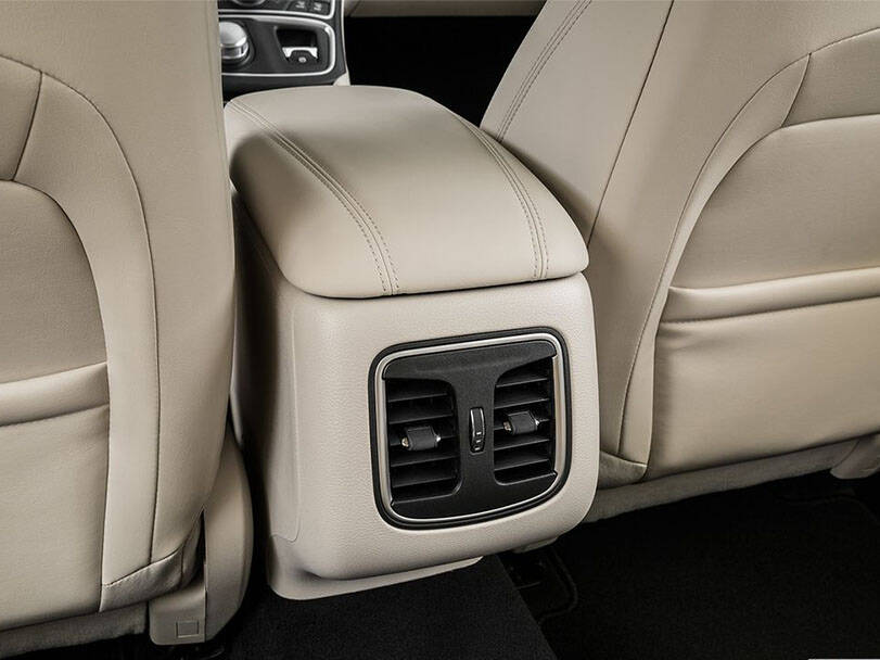 Chrysler 200 Interior 