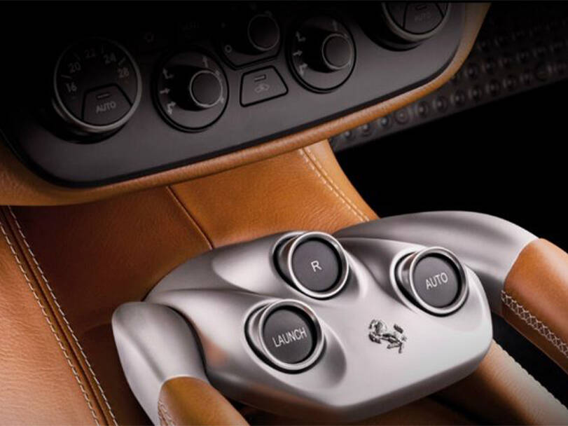 فيراري FF الداخلية 