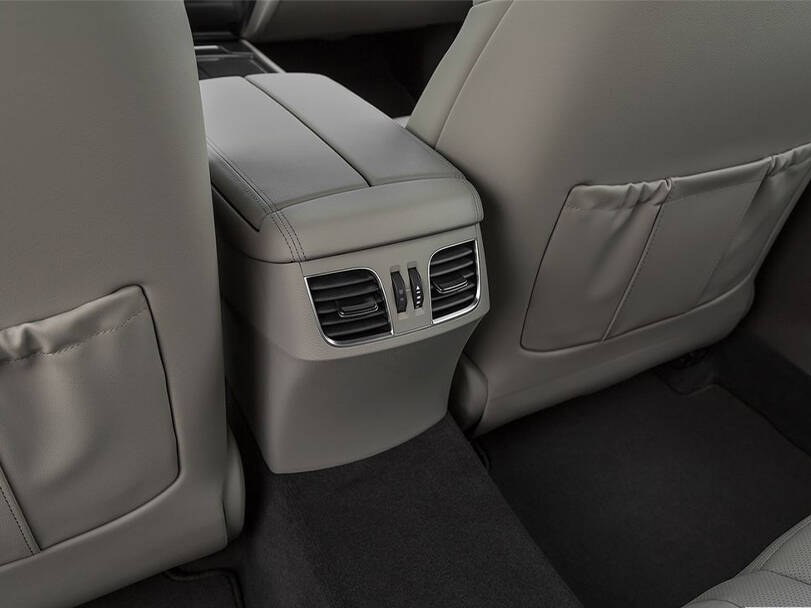 جينيسيس G80 الداخلية 