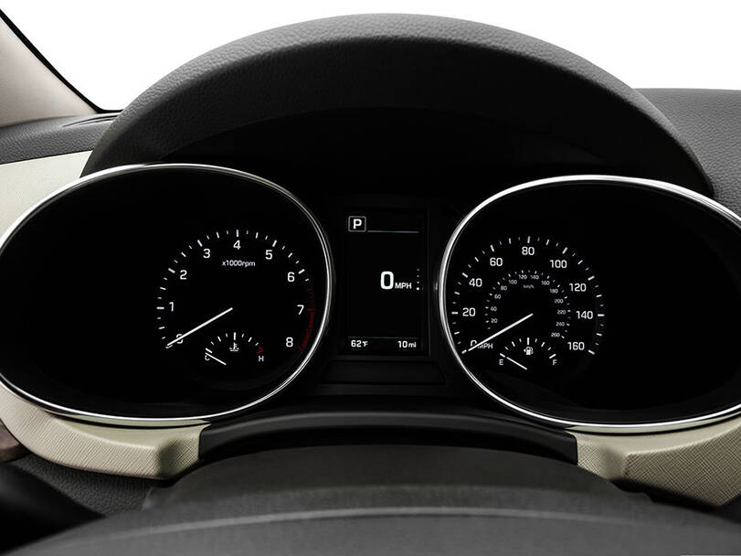 Hyundai Grand Santa Fe 3rd (DM) Generation Pictures: Explore 20 Images of Interior and Exterior Image-20