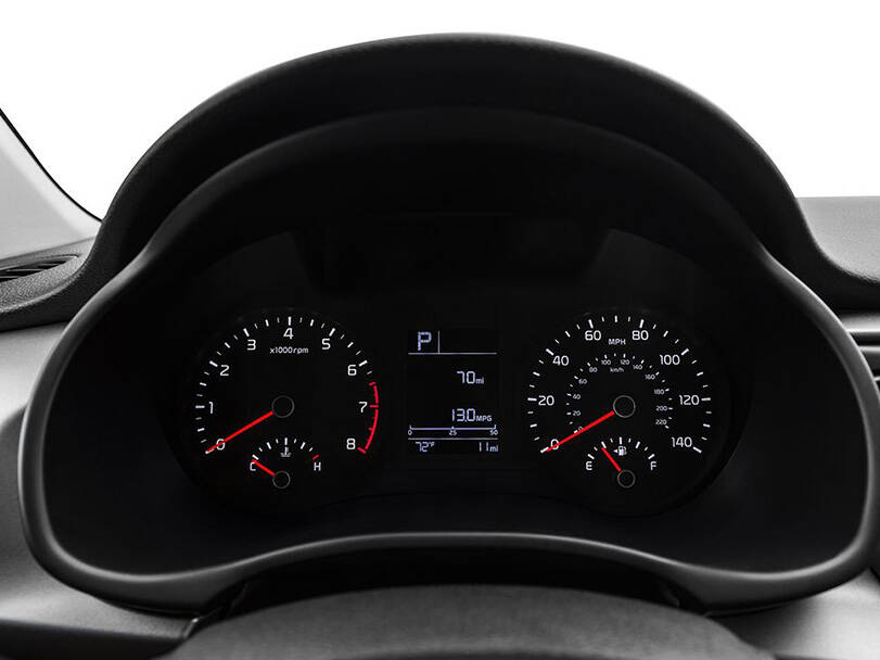 كيا ريو الداخلية 