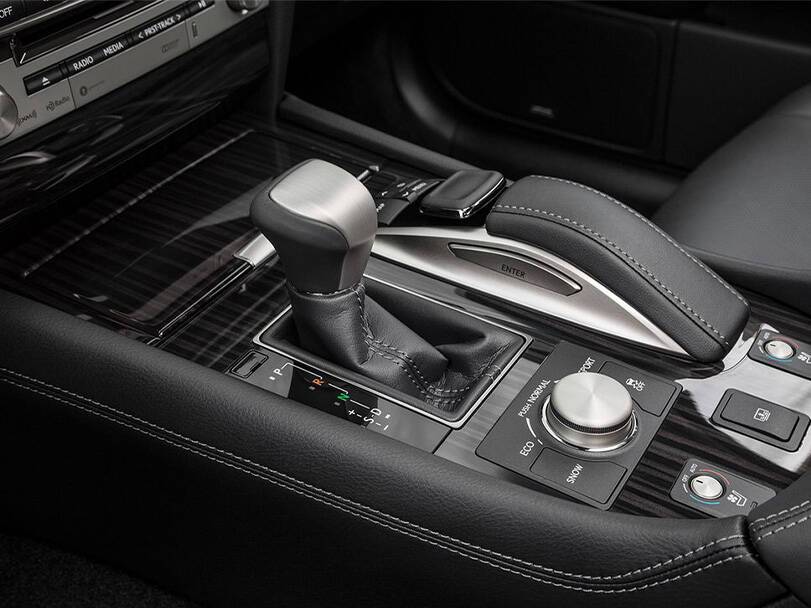 لكزس LS الجيل الرابع (XF40) الداخلية 