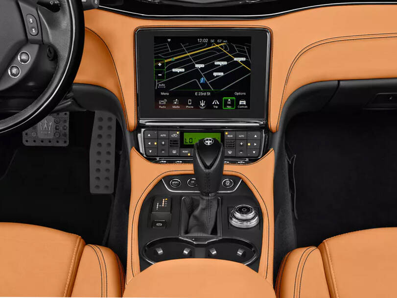 مازيراتي جران كابريو الجيل الأول (M145) الداخلية 