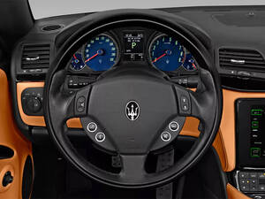 مازيراتي جران كابريو الداخلية 