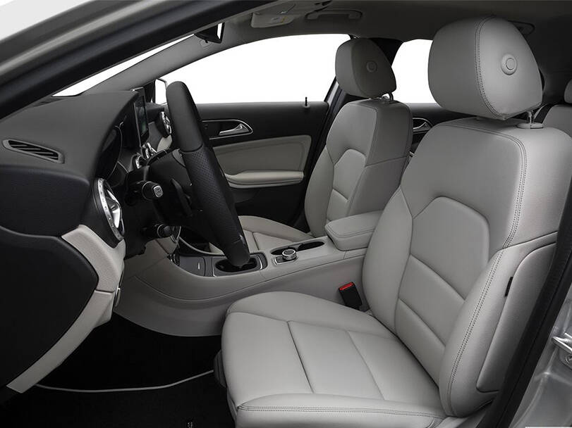 مرسيدس بنز GLA الجيل الأول (X156) الداخلية 