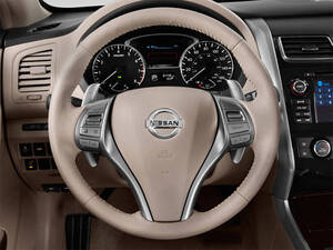 نيسان التيما الداخلية 