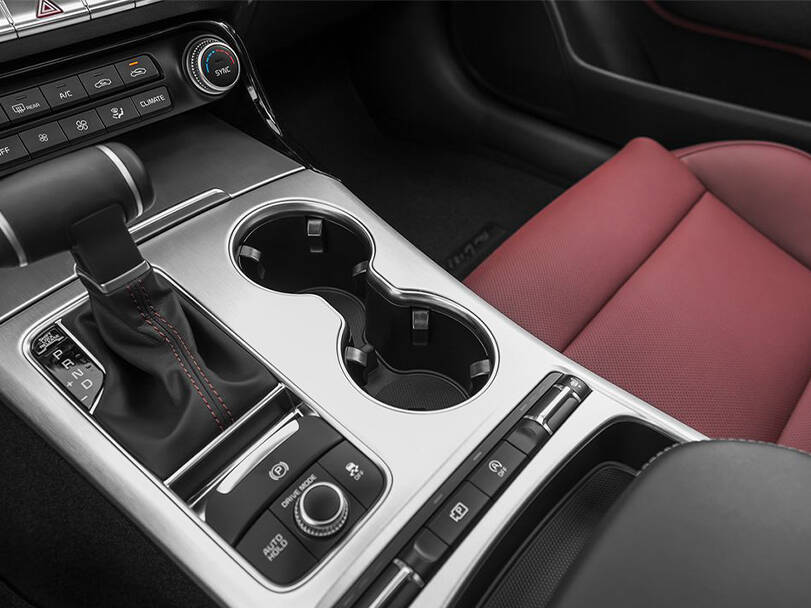 كيا ستينجر الداخلية 