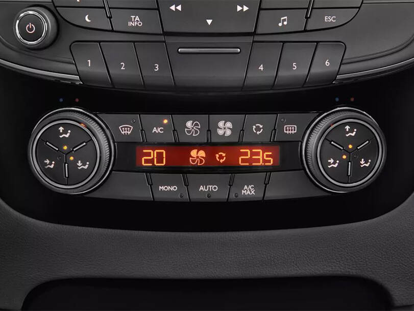 بيجو 508 الجيل الأول (W23) صور داخلية وخارجية Image-16