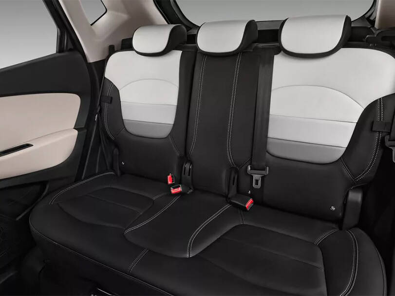 Renault Captur 1st (J87) Generation Pictures: Explore 19 Images of Interior and Exterior Image-13