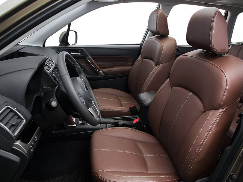 سوبارو فورستر الجيل الرابع (SJ) الداخلية 