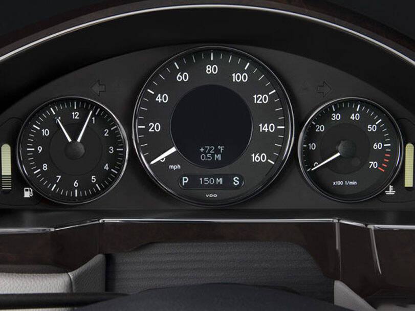 مرسيدس بنز CLS Class الجيل الأول (C219) الداخلية 