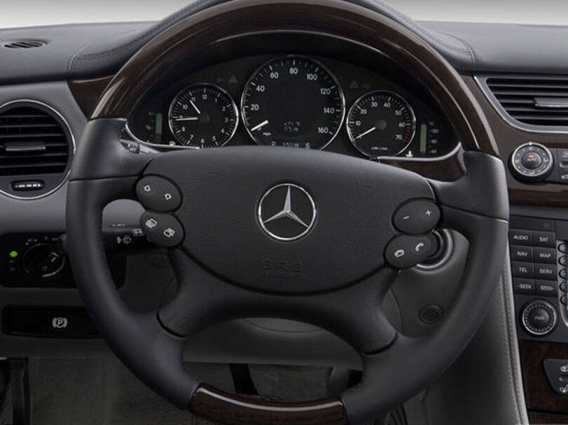 مرسيدس بنز CLS Class الجيل الأول (C219) الداخلية 