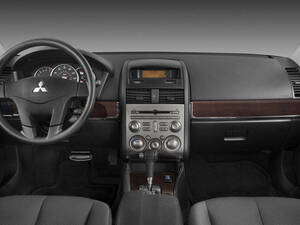 ميتسوبيشي غالانت الداخلية 