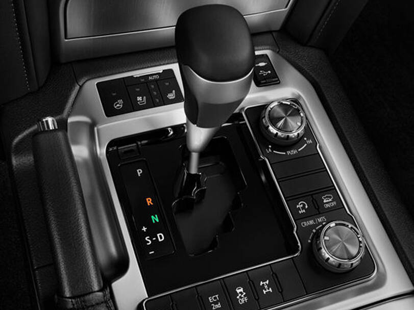 تويوتا لاند كروزر الداخلية 