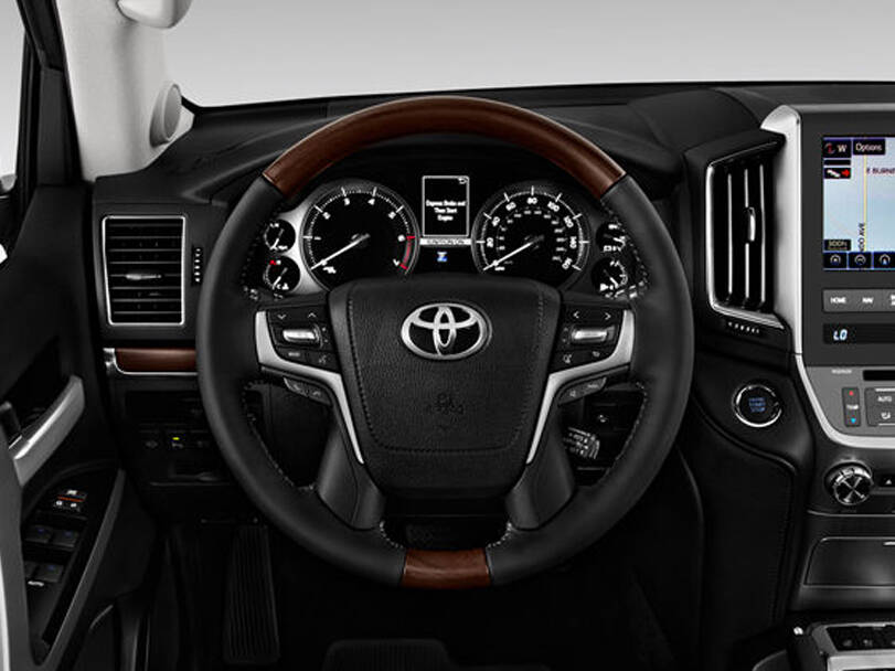 تويوتا لاند كروزر الداخلية 