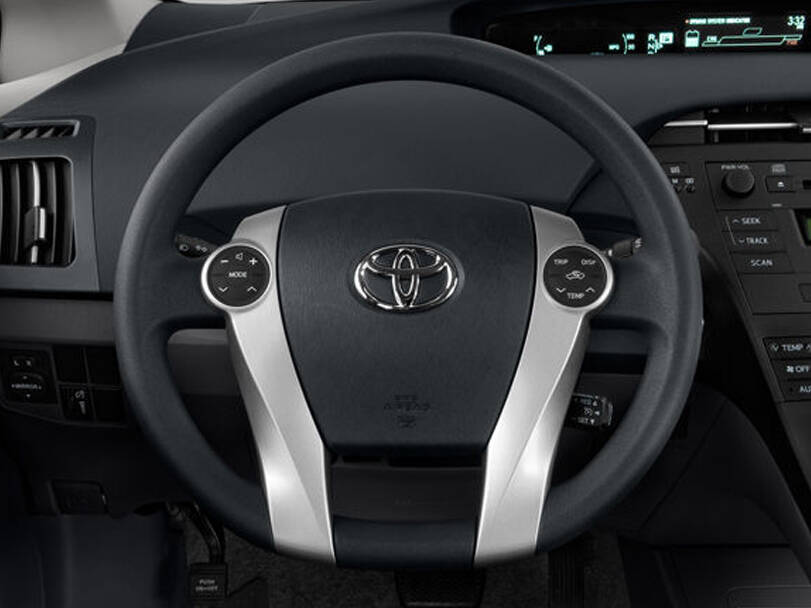 تويوتا بريوس الداخلية 