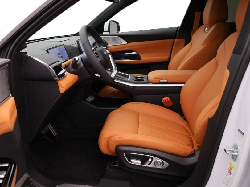 Xpeng G9 2025 Interior Front Seats