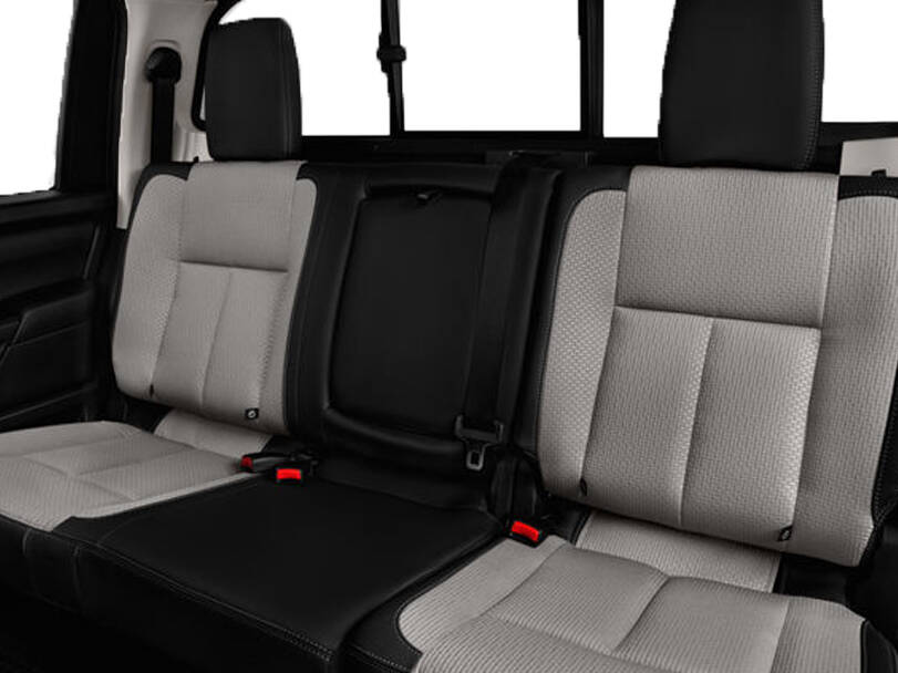 نيسان تيتان الداخلية 