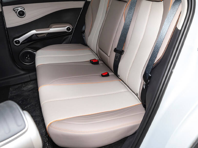 بي واي دي يوان بلس 2025 الداخلية 