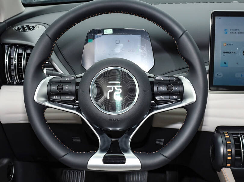 بي واي دي يوان بلس 2025 الداخلية 